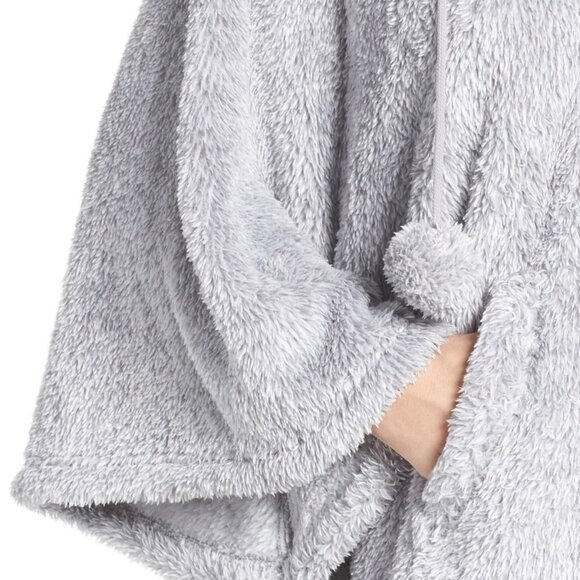 Cuddle Lounge Poncho - Picture 4 of 9